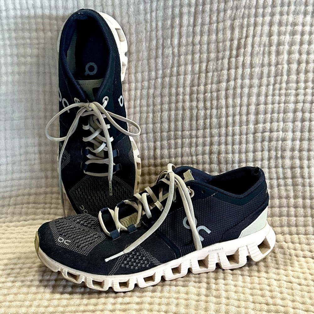 On Cloud X 6 Engineering Women’s size 7